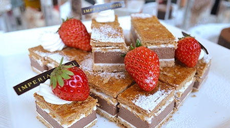 帝国ホテル大阪 苺スイーツブフェ ～ショコラとの饗宴～